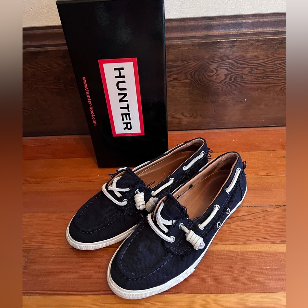 Hunter Women’s Navy Canvas Boat Shoes